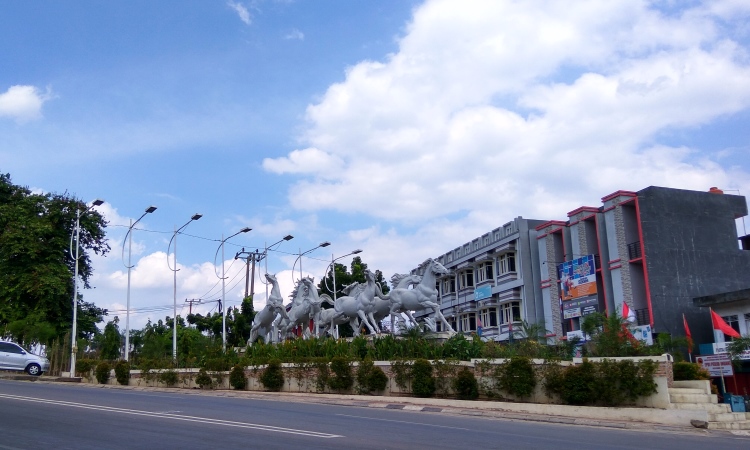 Monumen Patung Kuda