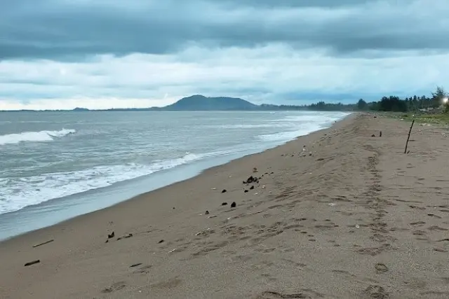 Pantai Natal di Mandailing