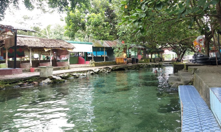 Pemandian Alam Sejuk Pas