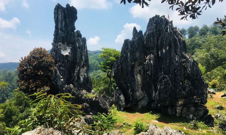 Puncak Microwave & Puncak Batu Runcing