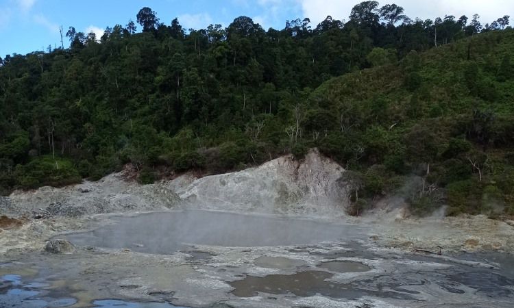 Sumber Air Panas Gemburak