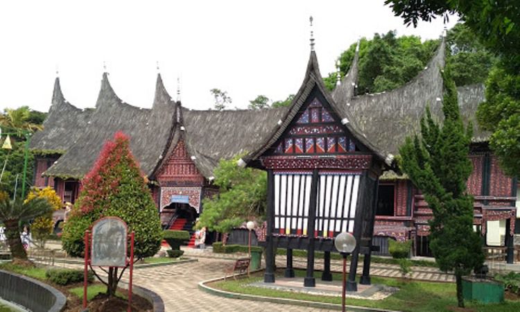 Taman Margasatwa dan Budaya Kinantan