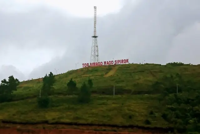 Bukit Tor Simago-Mago