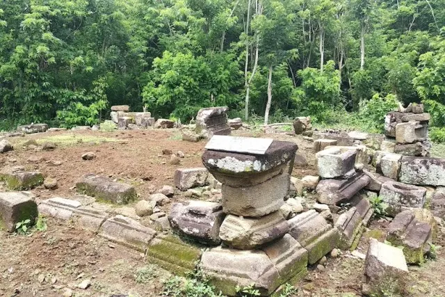 Candi Batu Kebayan & Candi Jepara