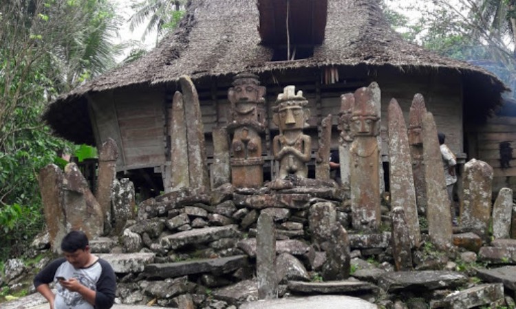 Kuburan Keramat Pulau Maose