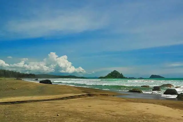 Pantai Fari'i di Nias Barat