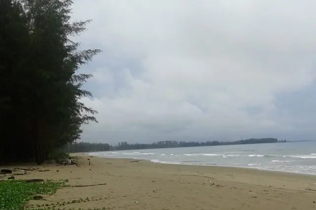 Pantai Pasir Berbisik