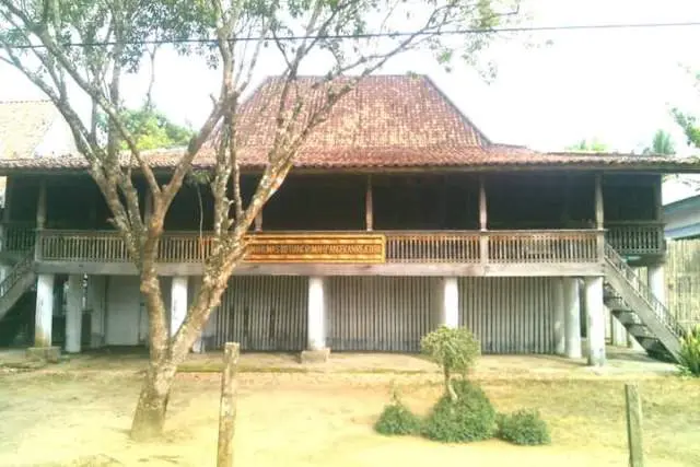 Rumah Limas 100 Tiang