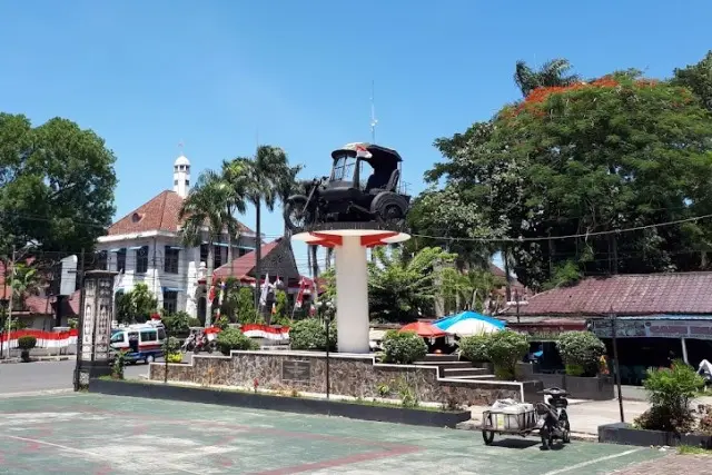 Tugu Becak