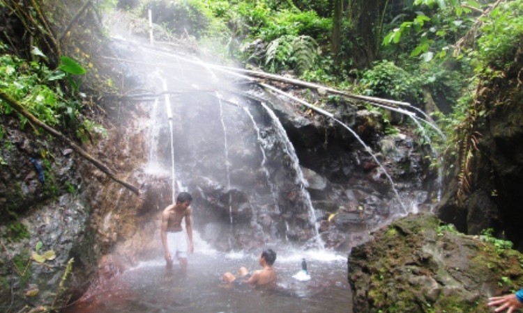 Air Terjun Panas Pacoa Seribu