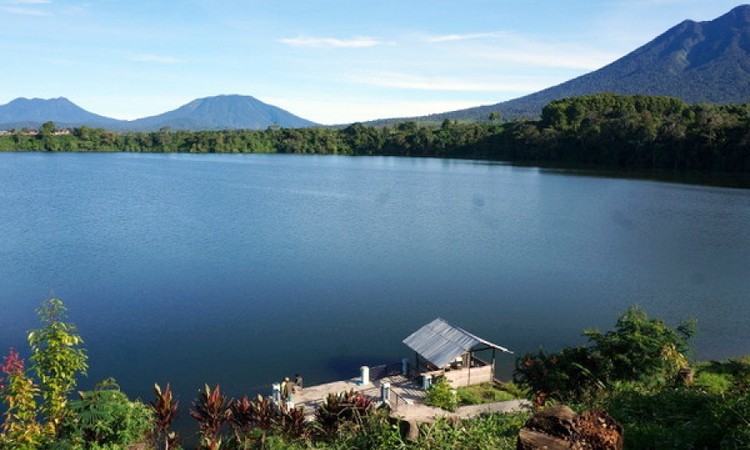 Danau Depati Empat