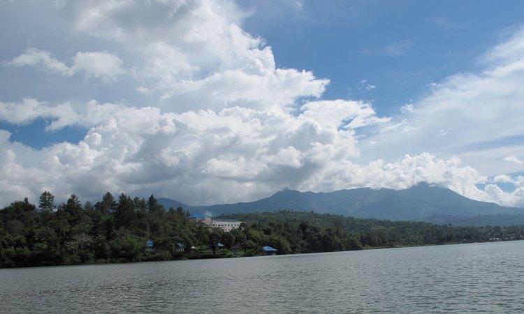 Danau Tes