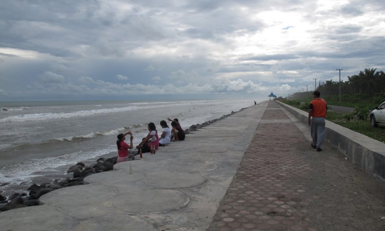 Pantai Abrasi Mukomuko