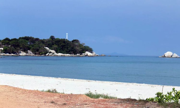 Pantai Tanjung Berikat