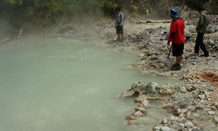 Telaga Puteri Tujuh Warna