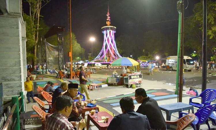 Wisata Tugu Keris Siginjai