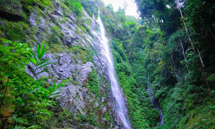 Krueng Rhoep Waterfall