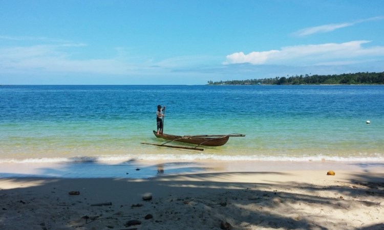 Pantai Labuhan Bakti