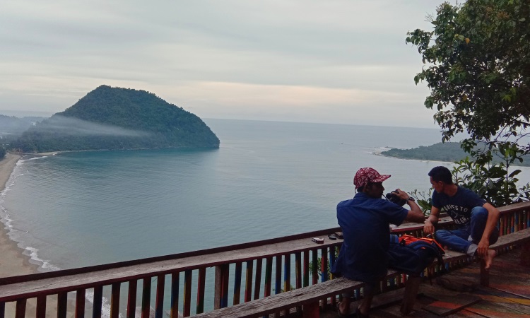 Puncak Gunung Geurutee