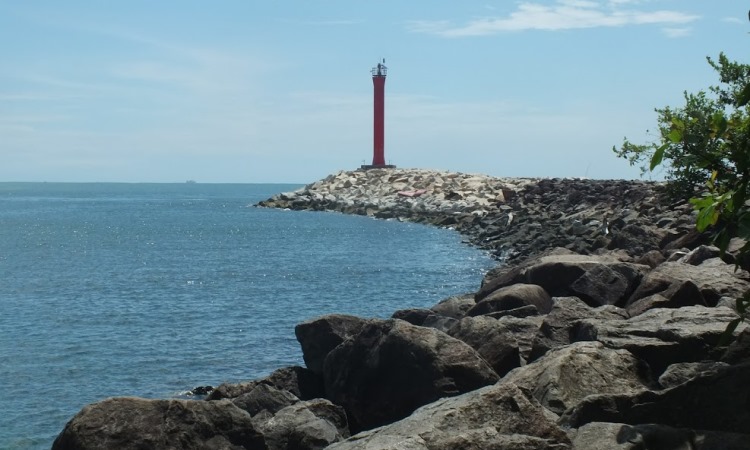 Pantai Lentera Merah