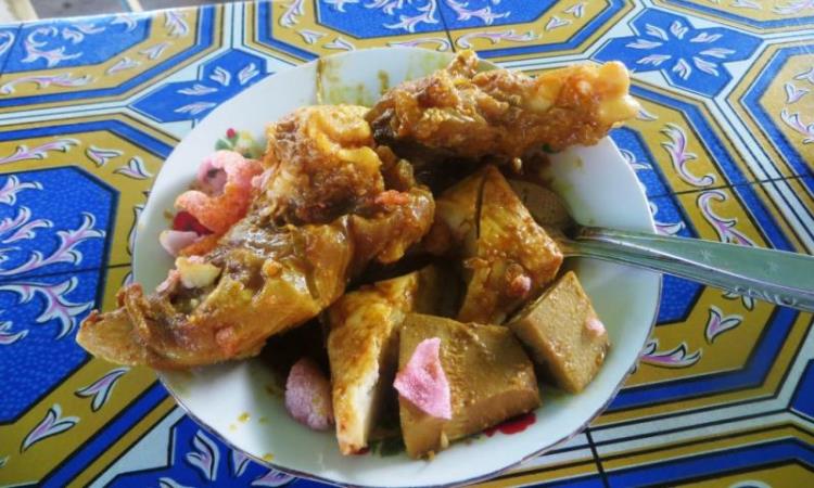 Katupek Gulai Tunjang Balai Baru