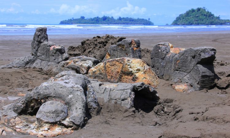 Pantai Air Manis, Sumatera Barat