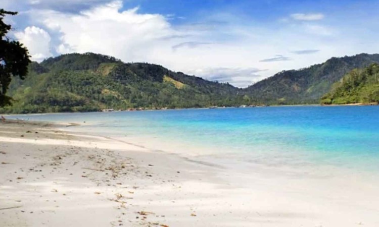 Pantai Pasir Putih, Lampung