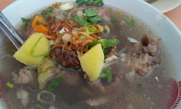 Sop Tulang Pak Jenggot