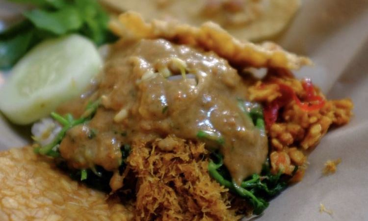 Warung Lontong Pical atau Pecel Dela Surya