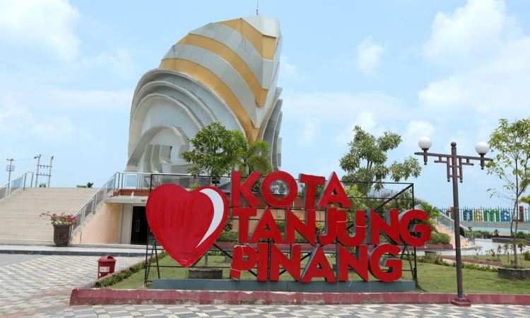 Wisata Pantai Tanjung Pinang