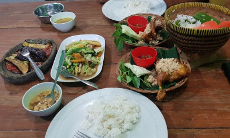 Ayam Kremes Pak Gendhut