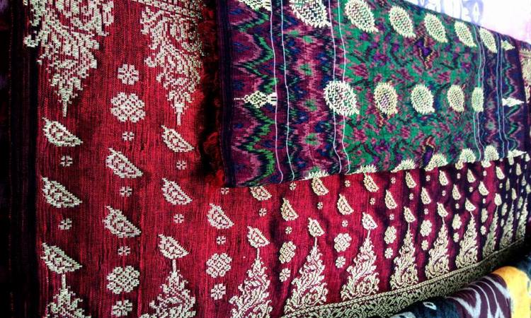Batik dan Songket Durian