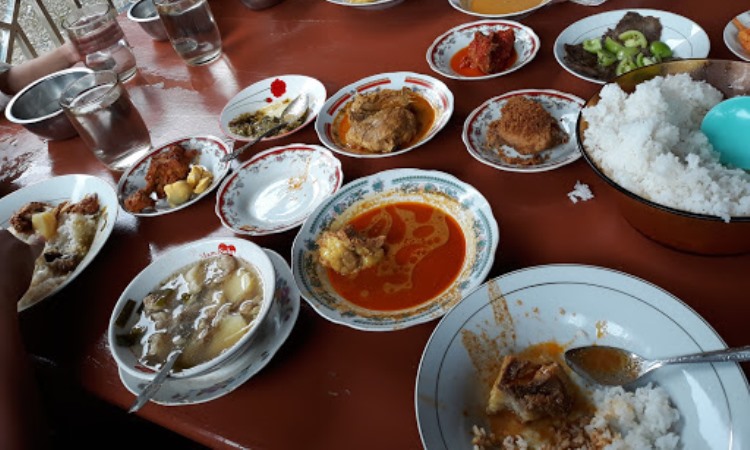 Rumah Makan Kayu Aro