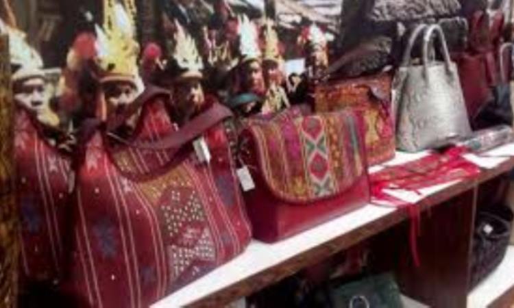 Aksesoris Unik di Tempat Wisata