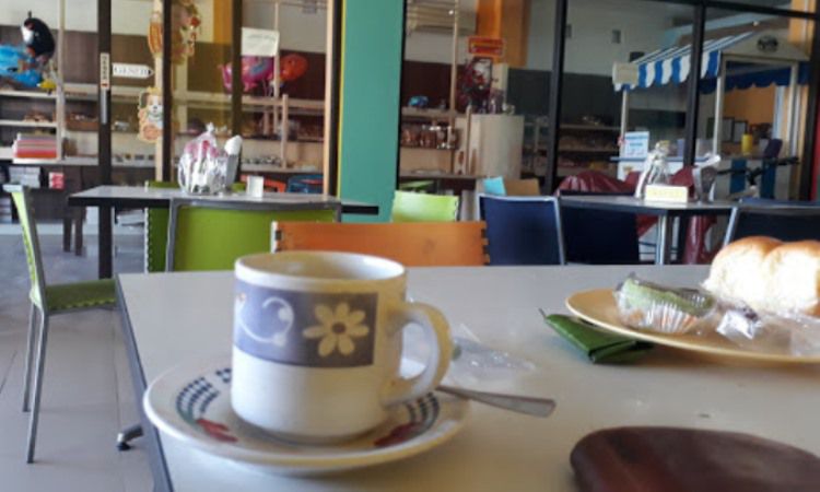 Happy Bakery & Café