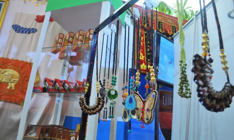 Kerajinan Manik-Manik