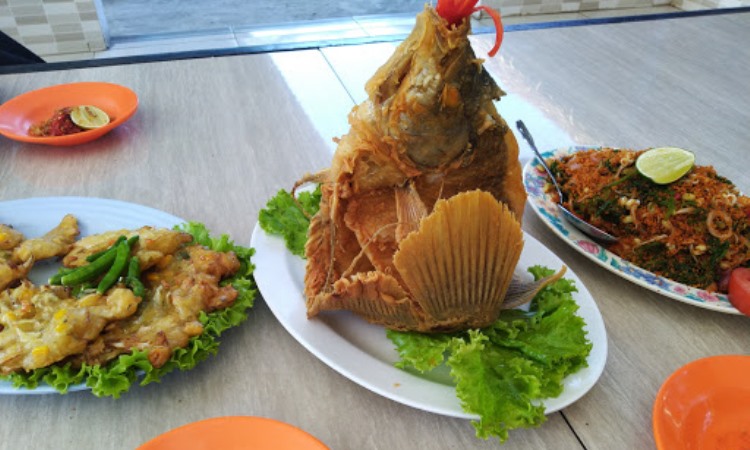 Rumah Makan 100 & Mariana Inn Hotel