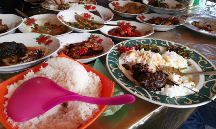 Rumah Makan Danau Kaco