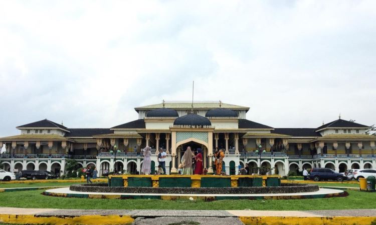Keunikan Istana Maimun