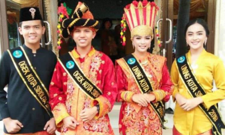 Pakaian Adat Suku Batak Sibolga