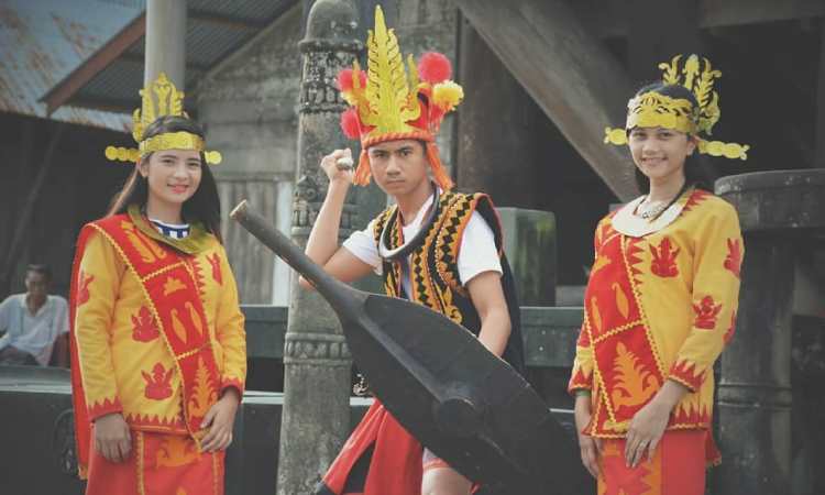 Pakaian Adat Suku Nias