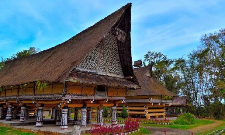 Rumah Adat Balai Toba