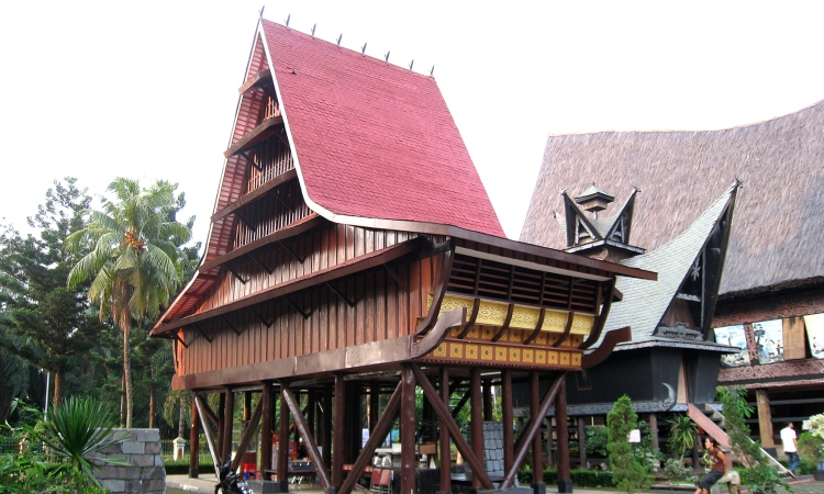 Rumah Adat Nias