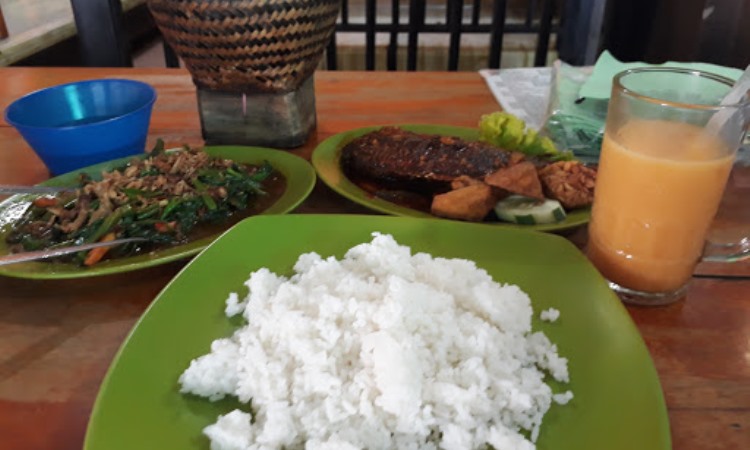 Rumah Makan Monggo