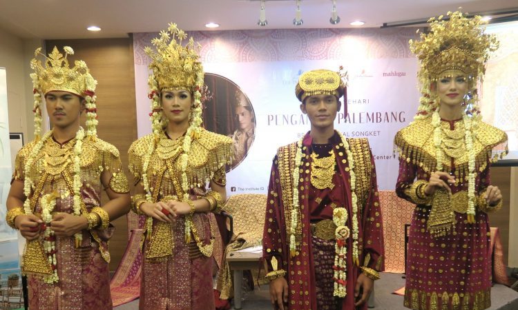 Baju Adat Aesan Gede