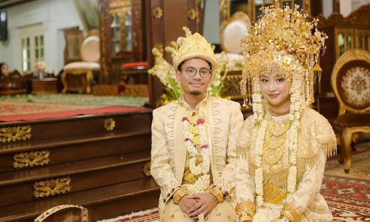 Baju Adat Empat Lawang