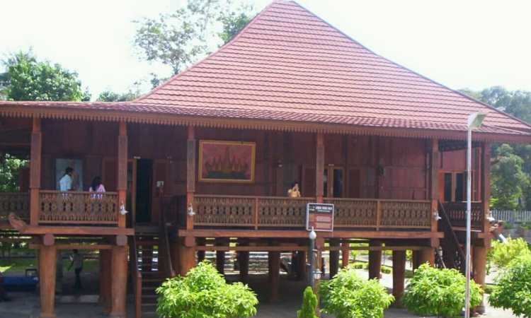 Cara Mendirikan Rumah Adat Lampung