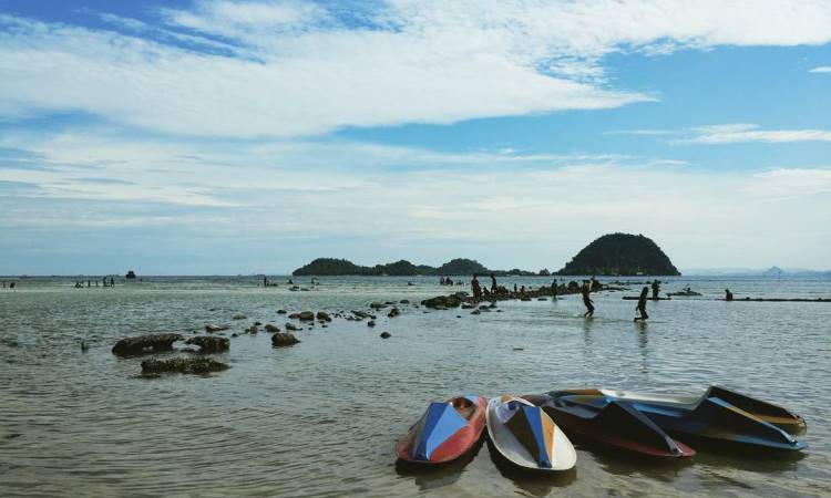 Fasilitas di Pantai Pasir Putih Lampung