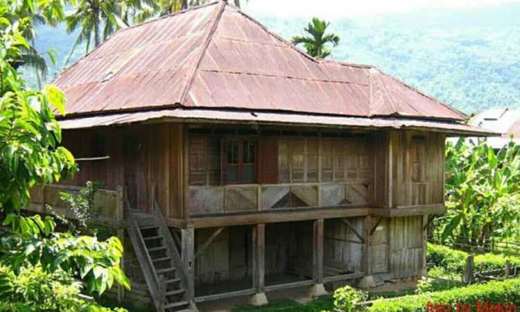 Filosofi Rumah Adat Nuwo Sesat