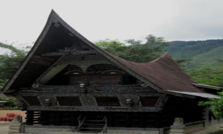 Rumah Adat Padu Kingking